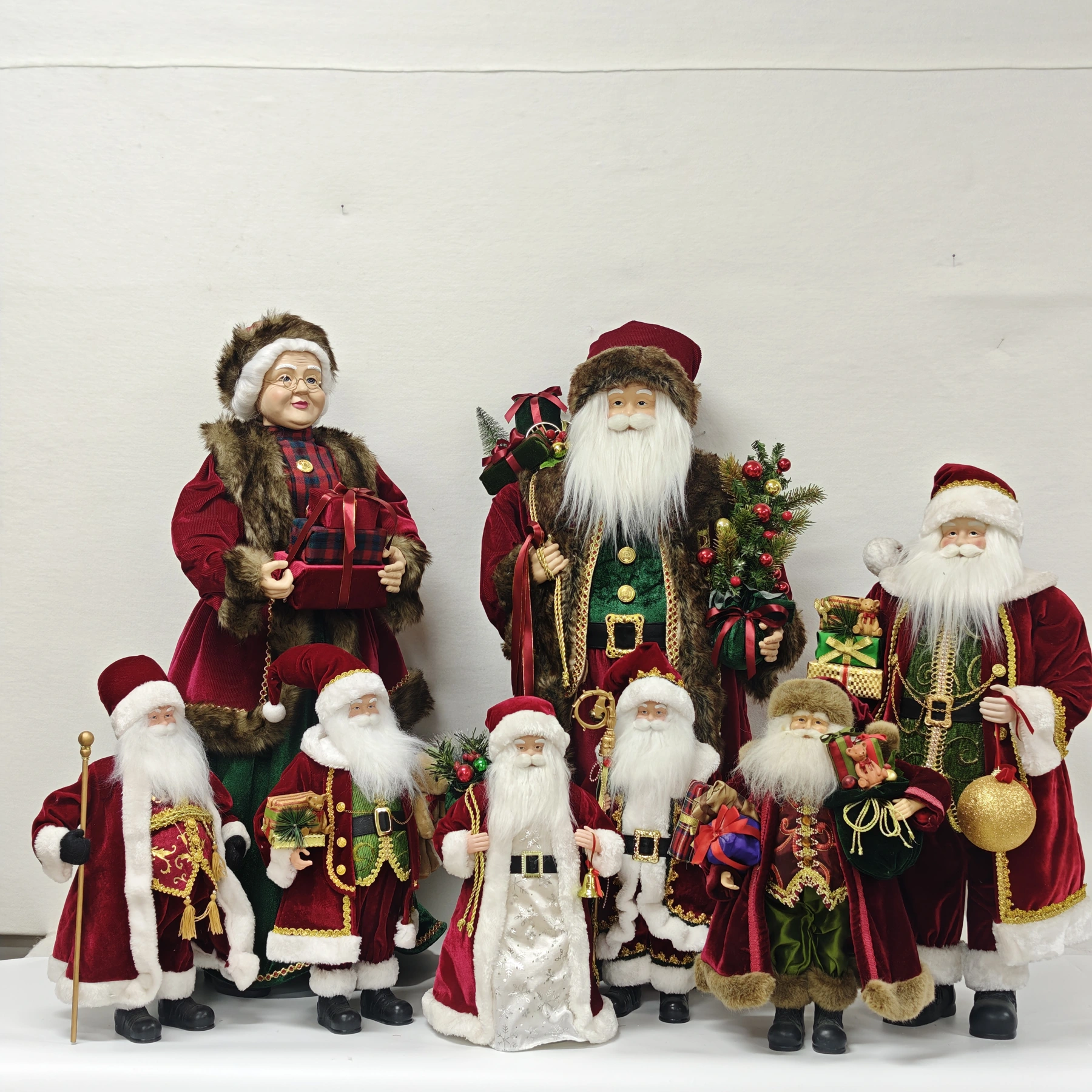 Santa samples in different sizes